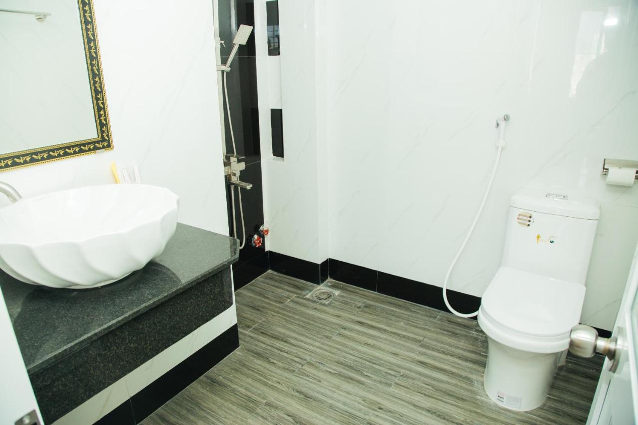 Ngoc Huong Hostel & Apartments Куинён Экстерьер фото