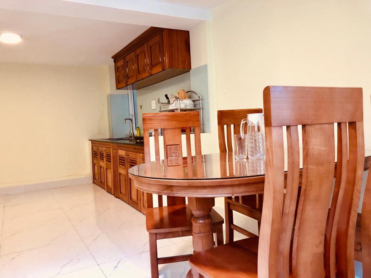 Ngoc Huong Hostel & Apartments Куинён Экстерьер фото