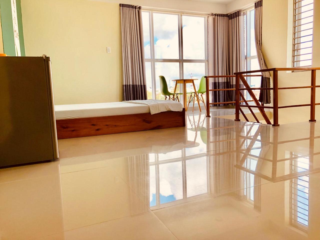 Ngoc Huong Hostel & Apartments Куинён Экстерьер фото