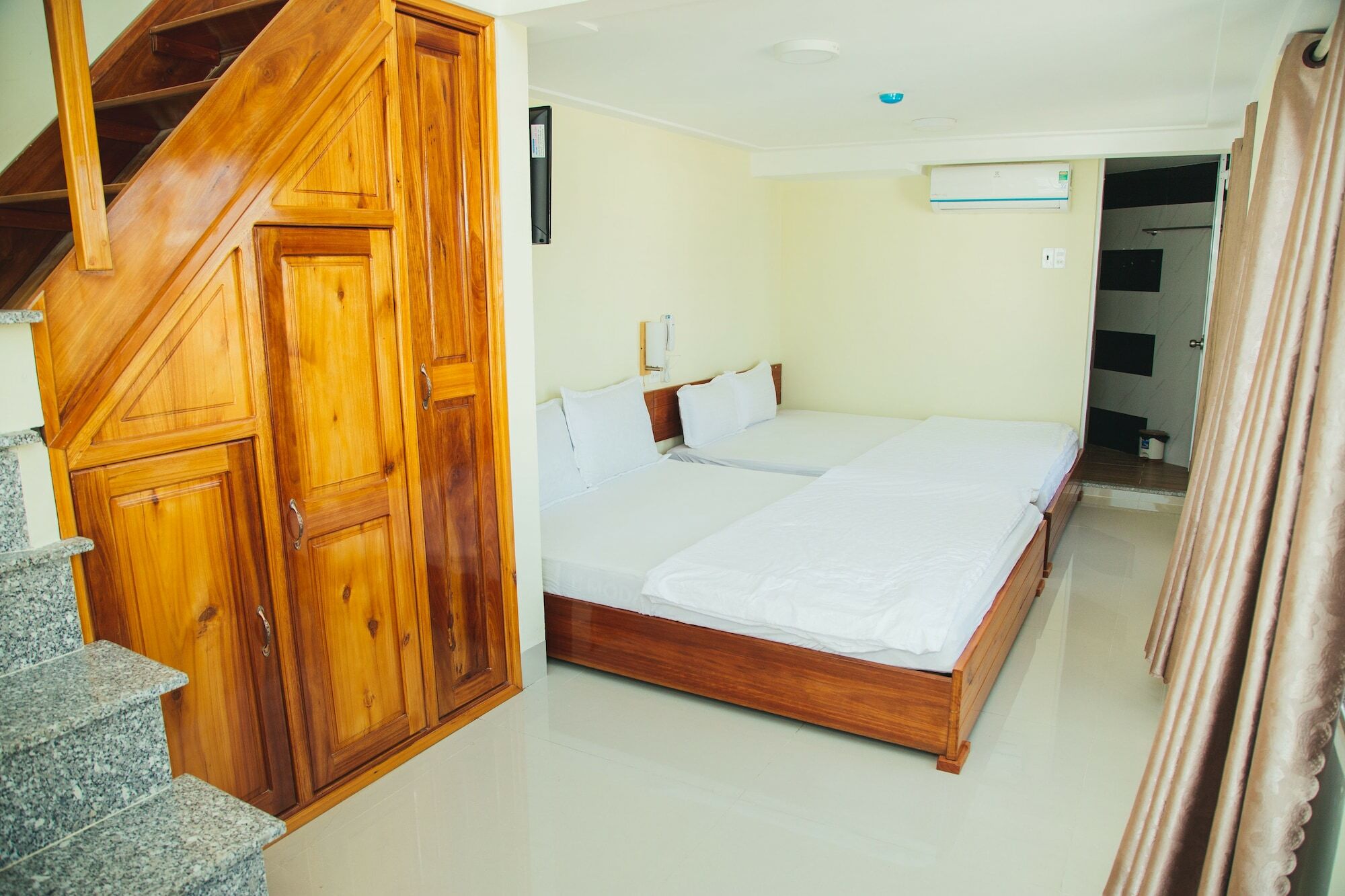 Ngoc Huong Hostel & Apartments Куинён Экстерьер фото