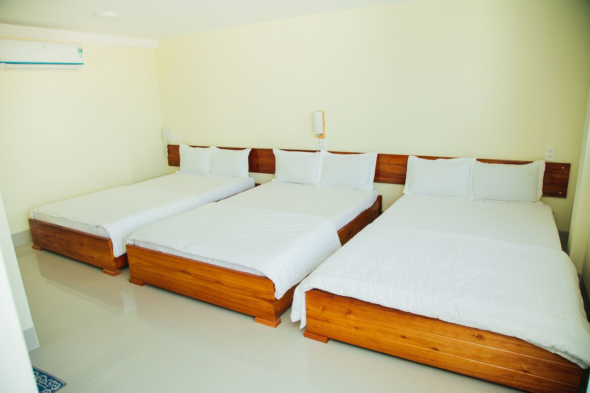 Ngoc Huong Hostel & Apartments Куинён Экстерьер фото